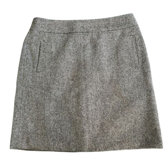 Banana Republic Women's Wool Blend A-Line Skirt Size 8 Black Herringbone Short - Picture 1 of 10